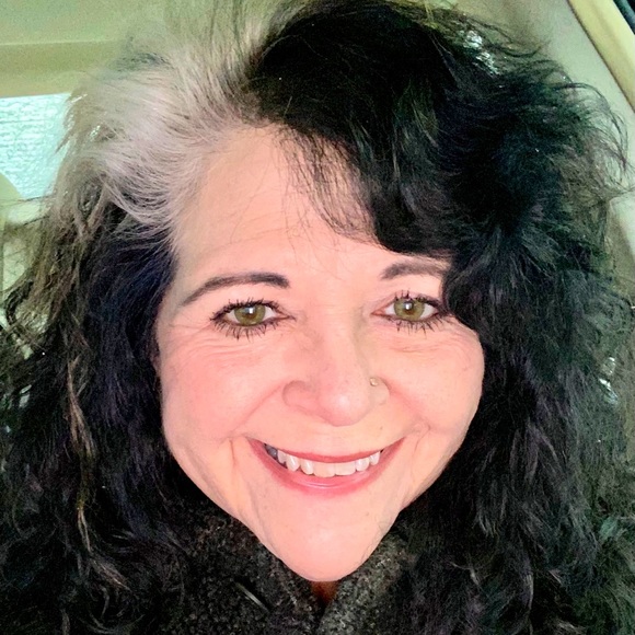 Meet your Posher, Rebekah - Picture 2 of 6